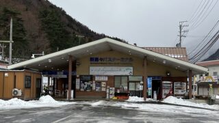 新島々駅待合室に弊社ディスクオルゴールが設置されました。